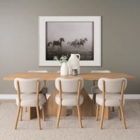 Table à manger en bois de manguier massif, finition texturée sablée naturelle, forme rectangulaire, trois pieds triangulaires géométriques, chaud et froid