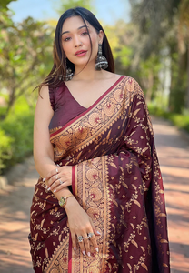 Saree Wanita Sutra Katan Banarasi Jaal Warna Merah Marun Tua dengan Tenun Zari yang Rumit, Cocok untuk Pesta, Tradisional, Musim Panas, Anti Kusut, dan Melindungi dari Sinar Matahari