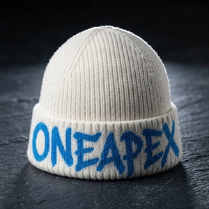 Bonnet en tricot blanc personnalisé avec logo ONEAPEX bleu, bonnet chaud d'hiver à revers, unisexe, streetwear, fabrication de couvre-chefs - Product Image 1