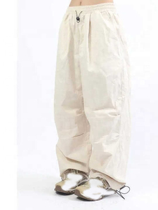 Pantalones de Jogger informales de nailon para hombre, pantalones cargo relajados ligeros y transpirables al por mayor con logotipo bordado, estilo frontal plano - Product Image 4