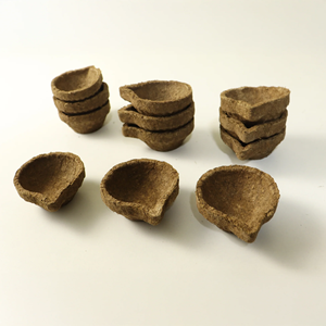 Diya artisanal en fumier de vache rond, 100% naturel, Panchagavya Vilakku, déchets agricoles, à vendre - Product Image 1