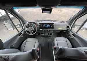 Compre una caravana moderna, totalmente equipada, lista para exportar, con cocina de lujo, ligera, 4x4, para 6-8 personas. - Product Image 2