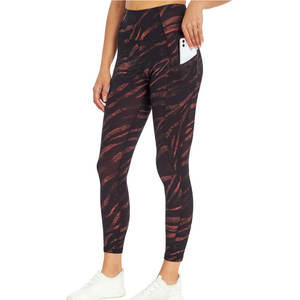 Leggings pour femmes sur mesure de style nouveau - Design simple, couleur unie, taille haute, en spandex/polyester, fabriqué au Pakistan - Product Image 2