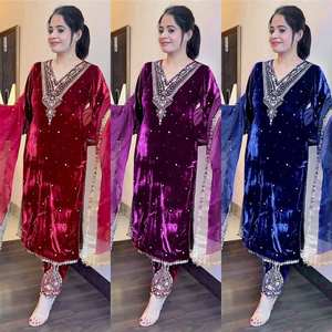 Salwar Kameez de Lujo Velvet-9000 en Viscosa con Trabajo de Perlas a Máquina para Fiestas - Precios Exclusivos de Exportación - Product Image 1