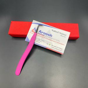 Vente en gros de pinces à cils professionnelles violettes à 90 degrés en acier inoxydable à fibres pointues, poignée en diamant durable, noir plasma - Product Image 1