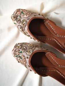 รองเท้าแตะส้นเตี้ยสำหรับผู้หญิง khussa punjabi jutti khussa - Product Image 5