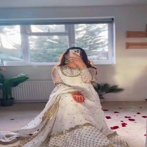 ชุดออกแบบที่สง่างามใน georgette faux กับซับภายในและ9mm ลำดับและงานด้ายจับคู่กับ dupatta จับคู่ - Product Image 1