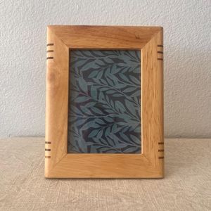 Cadre photo en bois minimaliste conçu pour les maisons modernes, les bureaux, les étagères, les tables, lignes nettes, esthétique élégante et simple - Product Image 3