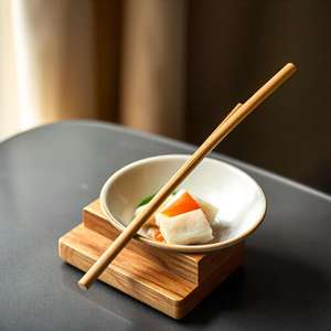 Palillos Elegantes de Madera Hechos a Mano, Desechables, Ecológicos, Ligeros, Duraderos, con Acabado Liso, Certificación CE, para Comida Asiática y Sushi - Product Image 2