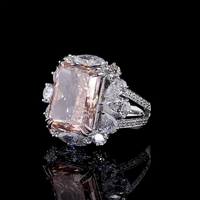 Bague de fiançailles pour femme en or massif 18 carats plaqué rhodium, sertie de diamants de laboratoire roses taille radiant, style déclaration de luxe pour mariage et soirée