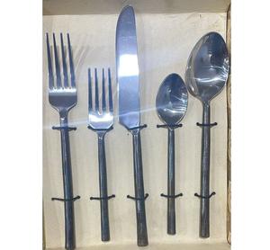 Ensemble de couverts en acier inoxydable de style rustique, 5 pièces, fourchette, cuillère et couteau avec manche stylé, spécial pour les fêtes de mariage - Product Image 1