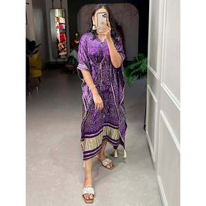 ชุดคาฟตันลายบันดานีสีม่วงสวยงาม ผ้าไหมบานาราซีและผ้าจอร์เจตต์ สไตล์ชุดปากีสถาน สำหรับงานเทศกาลแบบดั้งเดิม - Product Image 4