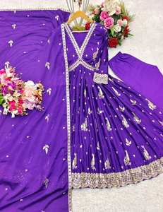 Conjunto de vestido bordado de seda Chinon de diseñador listo para usar para fiestas y bodas, incluido pantalón y Dupatta - Product Image 2