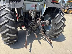 Tractor Agrícola MASSEY FERGUSON 383 con Motor de 60HP, Bomba de Engranajes y Rodamientos - Product Image 6