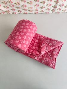 Couverture matelassée réversible en coton imprimé floral rose, taille Queen - Product Image 5