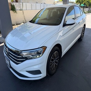 Volkswagen Jetta S SUV 2024, Volante a la Izquierda, Interior Oscuro, Asientos de Cuero, Neumáticos R15, Portaequipajes de Aluminio en el Techo - Product Image 1