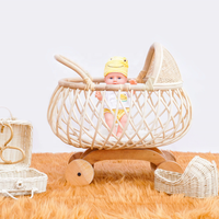 Fabriqué à la main écologique rotin poupée landau enfant meubles jouet pour bébé en gros bon prix fabriqué par des artisans vietnamiens