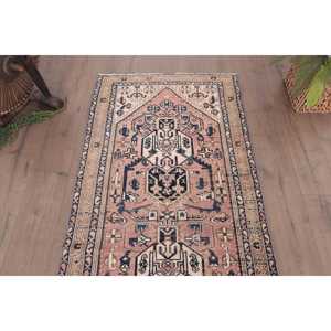 Alfombra de 3x9.5 pies, Alfombra Turca Vintage, Alfombra a Cuadros Azul y Rosa - Product Image 4