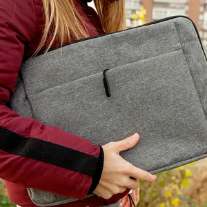 Custodia per Computer Ecologica in RPET con Finitura Rodio, Borsa Promozionale in Plastica Eco-Friendly - Product Image 2