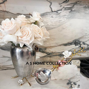 Argent brillant fini personnaliser la conception Vase en métal vente chaude maison hôtel salon Table basse décor Vase en métal - Product Image 1