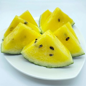 แตงโมสีเหลืองฉ่ำน้ำแตงโมที่เต็มไปด้วยความสดชื่นตามธรรมชาติและกลิ่นหอมของฤดูร้อน - Product Image 2