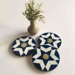 Posavasos de Resina con Incrustaciones de Latón Hechos a Mano, Ecológicos, Únicos, Reutilizables, de Calidad de Exportación - Product Image 5