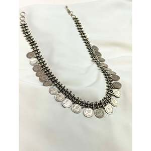 สร้อยคอเงินแท้ 925 ดีไซน์วินเทจ ทริดา พร้อมจี้เหรียญสะสมเชิงวัฒนธรรม - Product Image 2