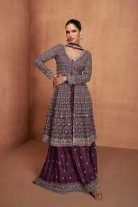 สูทสไตล์ salwar kameez Palazzo มีการปักอย่างหรูหราและลำดับการทำงานที่เหมาะสำหรับงานแต่งงานและงานรื่นเริง - Product Image 3