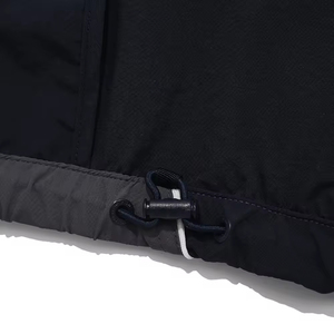 แจ็คเก็ตแทร็คไนลอนย้อนยุคแบบมีซิปปักโลโก้ตามสั่ง พร้อมแถบตกแต่ง แจ็คเก็ตซอฟต์เชลล์เปล่าสำหรับกิจกรรมกลางแจ้ง แจ็คเก็ตกันลมสำหรับผู้ชาย - Product Image 6