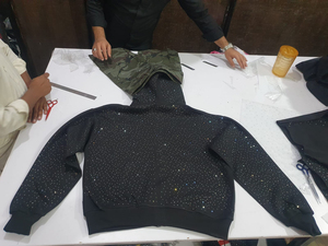 เสื้อฮู้ดซิปแบบคลุมหน้าสไตล์นินจา ประดับคริสตัล ผลิตตามสั่ง ขายส่ง ทรงหลวม ใส่ได้ในฤดูหนาว คุณภาพสูง แฟชั่นทันสมัย ไซส์ใหญ่พิเศษ สำหรับผู้ชาย - Product Image 2