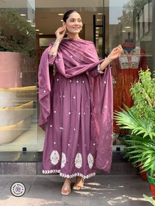 Kurti Pant y Dupatta de Chanderi con Bordado de Hilo de Alta Demanda, Fabricante de la India a Precio de Mayoreo - Product Image 2