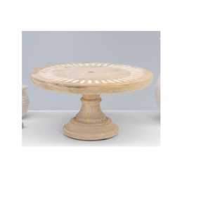 Présentoir à gâteau traditionnel en bois avec une touche d'antiquité pour les événements familiaux de boulangerie ou la décoration de table à dessert classique - Product Image 1