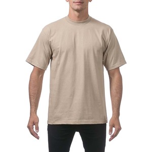 เสื้อยืดคอกลมแขนสั้นสีเบจสำหรับผู้ชาย ทรงปกติ สีพื้น ผ้าเจอร์ซีย์คอตตอน ดีไซน์เรียบง่าย - Product Image 1