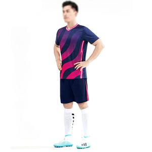 Camiseta de fútbol para hombre, cómoda, transpirable, de excelente calidad con el último diseño, logotipo de Club, ropa de fútbol hecha en Pakistán, nueva llegada - Product Image 1