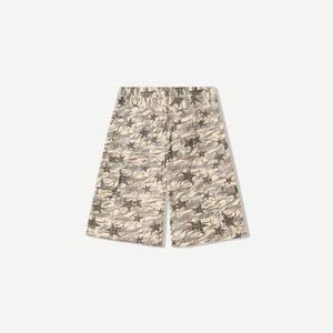 Short en jean Streetwear avec logo personnalisé pour hommes Short en jean avec design personnalisé en relief Short en jean avec chaîne imprimée et pierres pour hommes - Product Image 3