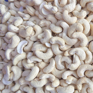 Prix de gros des noix de cajou du Vietnam dans le monde entier, noix de cajou grillées et emballage W210 Santigo Viet Nam OEM, ODM - Product Image 1