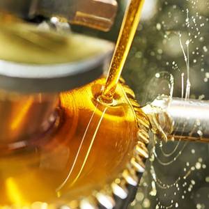 Excelente líquido hidráulico Aditivo Protección de engranajes Aceite lubricante Tractor Off-Highway Paquete automotriz SBZ 8035 Aceite base - Product Image 2