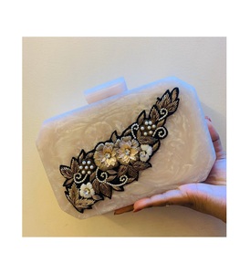 กระเป๋าคลัทช์กระเป๋าถือสตรี Agate Meta ทำจากเรซินสำหรับงานราตรีแบบทันสมัย - Product Image 2