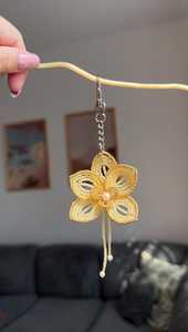 Porte-clés perlé orchidée dorée - Product Image 3