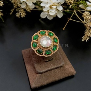 Bague élégante et réglable en or plaqué de haute qualité avec un aspect pierre pour les occasions spéciales et les mariages, collection pour femmes - Product Image 1