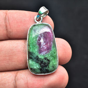 Encantadora joyería de plata de ley 925, colgante de zoisita de rubí en bruto, colgante hecho a mano de piedras preciosas a la venta al mejor precio - Product Image 5