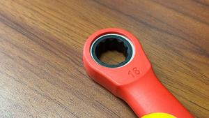 Chiave a Cricchetto Isolata di Alta Qualità 1000v 8-19mm, Nuovo Design VDE per Elettricisti - Product Image 5