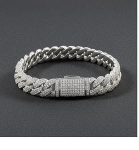 Bracelet cubain en argent glacé avec diamants en moissanite, chaîne audacieuse avec fermoir sécurisé - Product Image 4