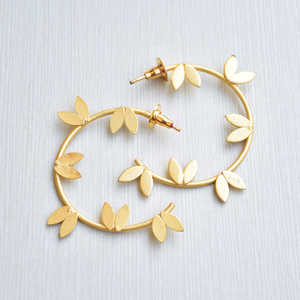 Pendientes bonitos de diseños únicos para mujer, aros de joyería hechos a mano chapados en oro de latón, fabricantes y proveedores de joyería nupcial mínima - Product Image 6