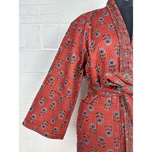 Kimono Unisex Reversible Acolchado Kantha con Estampado Floral Verde, 100% Algodón, Estampado en Bloques Kantha, Ideal para Otoño e Invierno, Estilo Boho para Mujer - Product Image 3