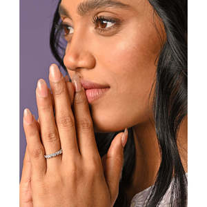 Anillo de Dedo Pequeño CLARA de Plata de Ley 925 con Circonita Corte Marquesa, Engaste Invisible, Geométrico, Baño de Rodio, Ajustable - Product Image 3