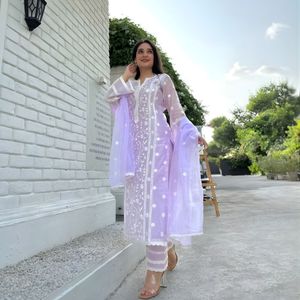 Ensemble de kurti en organza brodé de luxe avec pantalon droit en crêpe à broderies blanches et dupatta en organza, parfait pour les occasions festives semi-formelles - Product Image 1