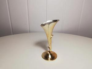 Decorative <b>Unique</b> Gold Finished Metal <b>Vase</b> Ideal For Dining Table Use Bedroom Decor And Stylish Home Display From India - Product Image 2