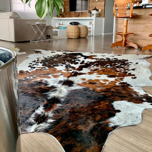 Piel de vaca brasileña tricolor natural de primera calidad - Product Image 1