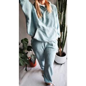 Conjunto de ropa de descanso de algodón de bambú Cómoda sudadera esponjosa y Joggers Estilo frontal plano para el verano - Product Image 5